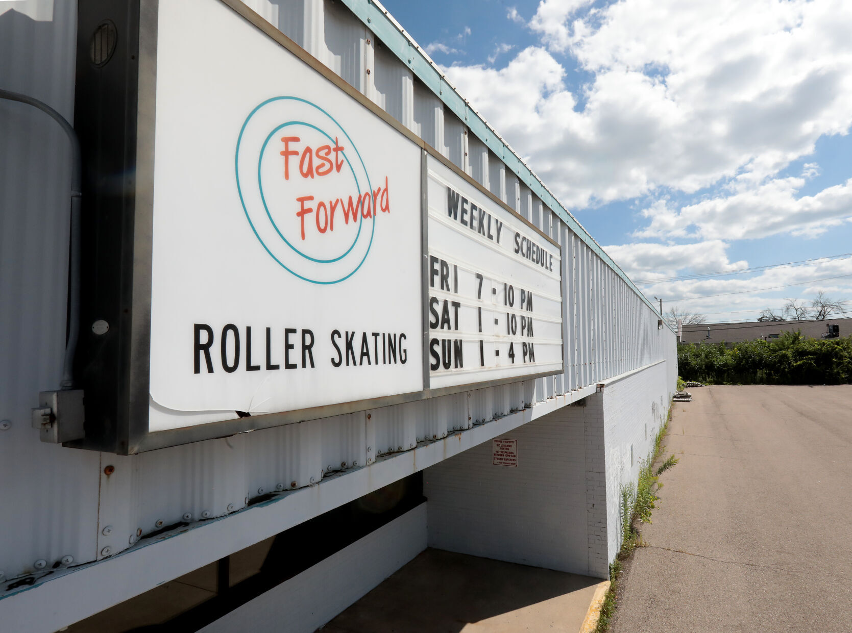 Fast Forward sign